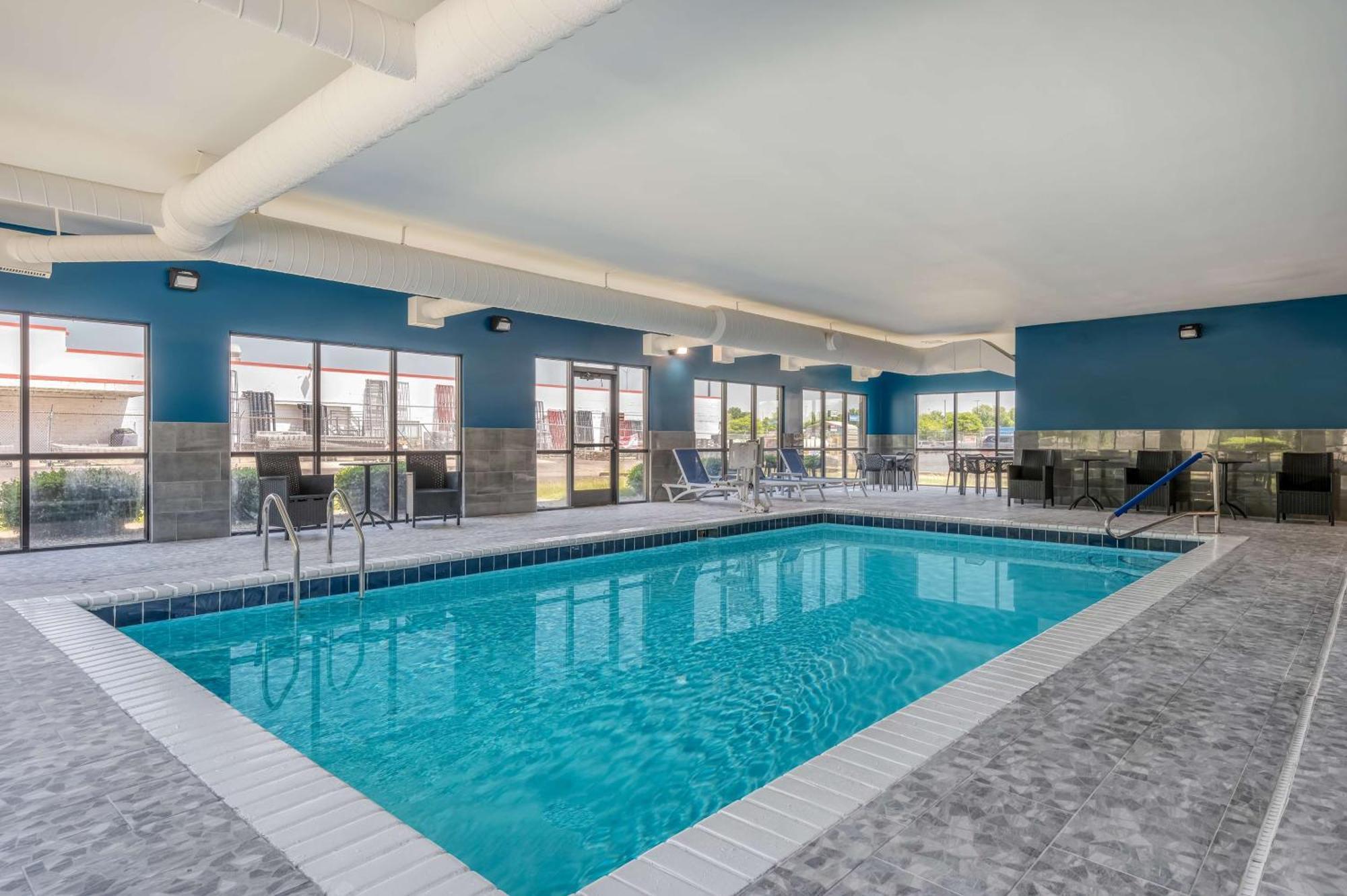 Hampton Inn New Philadelphia Buitenkant foto